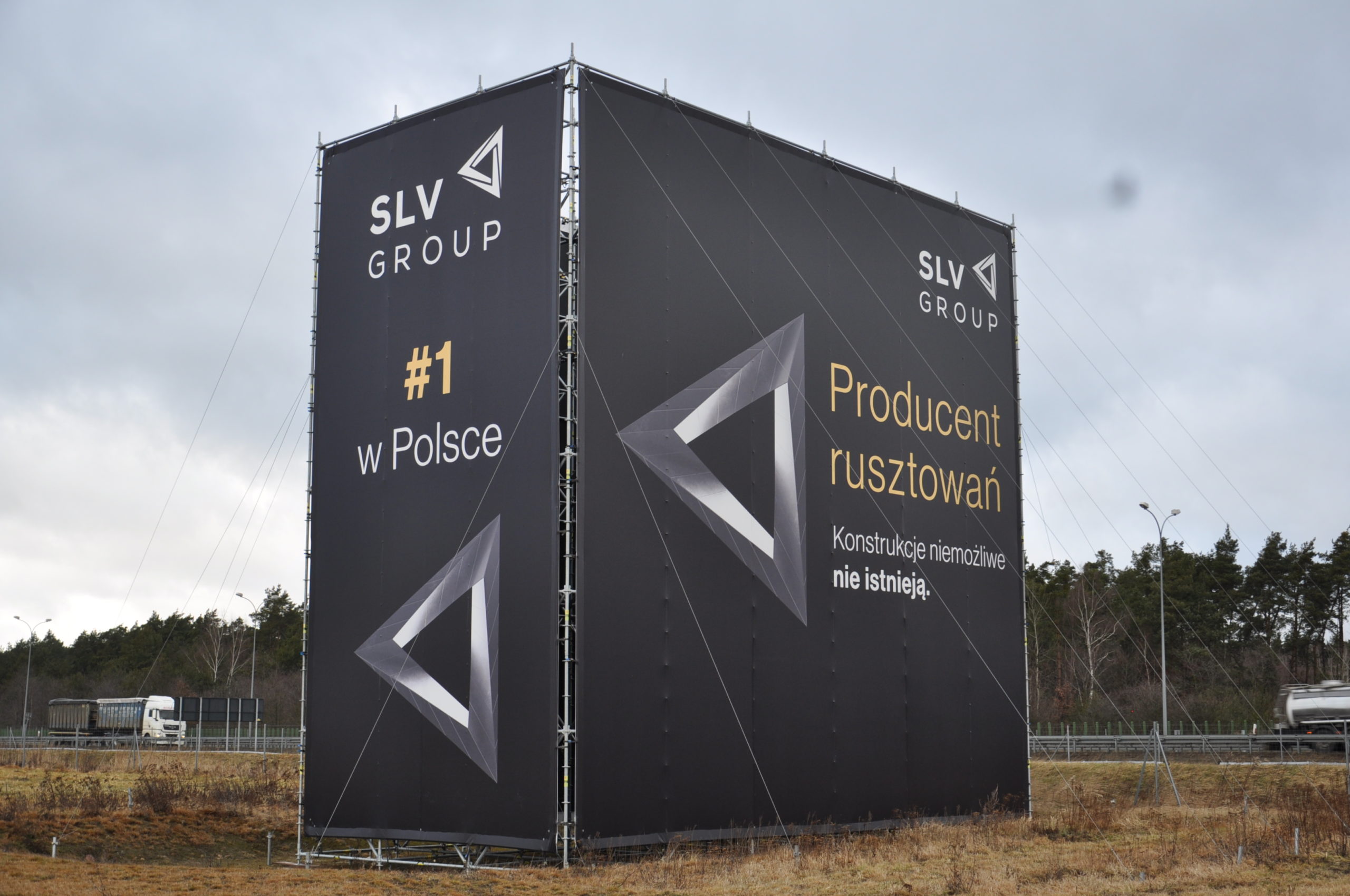 Steiger voor een reclamebanner 10,28 x 10,00 x 5,14m